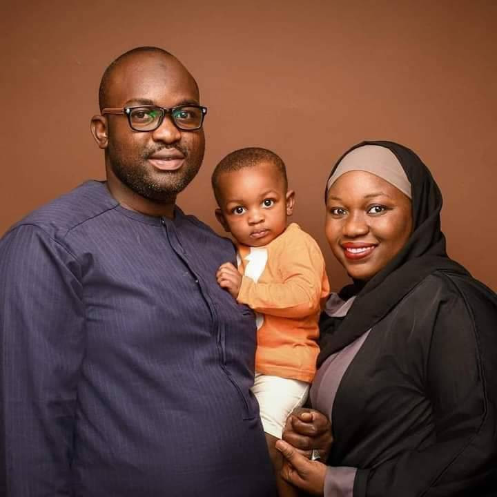 NIGERIAN MAN AND PREGNANT WIFE DIE IN FATAL MOTOR ACCIDENT, 3-YEAR-OLD SON SURVIVES