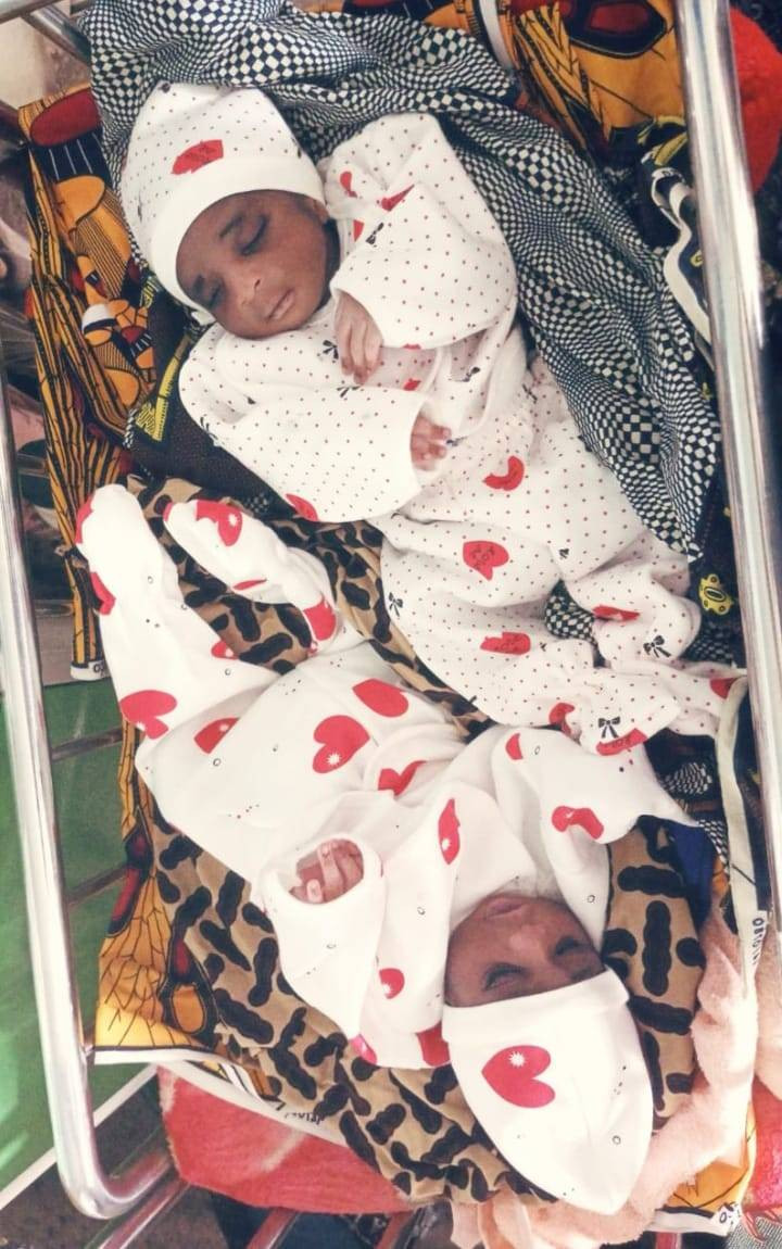 “GOD HAS BLESSED MY FAITH AND PATIENCE WITH TWINS” – NIGERIAN MAN CELEBRATES AS HE BECOMES A FATHER AFTER 18 YEARS OF MARRIAGE