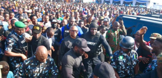 CROWD BECOME UNCONTROLLABLE AS PETER OBI STORMS VENUE OF THE BURIAL OF FORMER SENATE PRESIDENT, KEN NNAMANI’S WIFE AND PHOTOS FROM THE FUNERAL