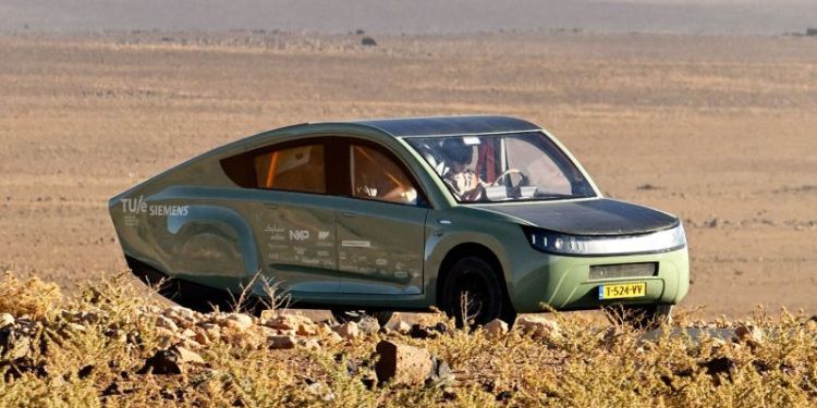 ‘WORLD’S FIRST OFF-ROAD SOLAR SUV’ DRIVES ACROSS MOROCCO POWERED ONLY BY THE SUN (photos)