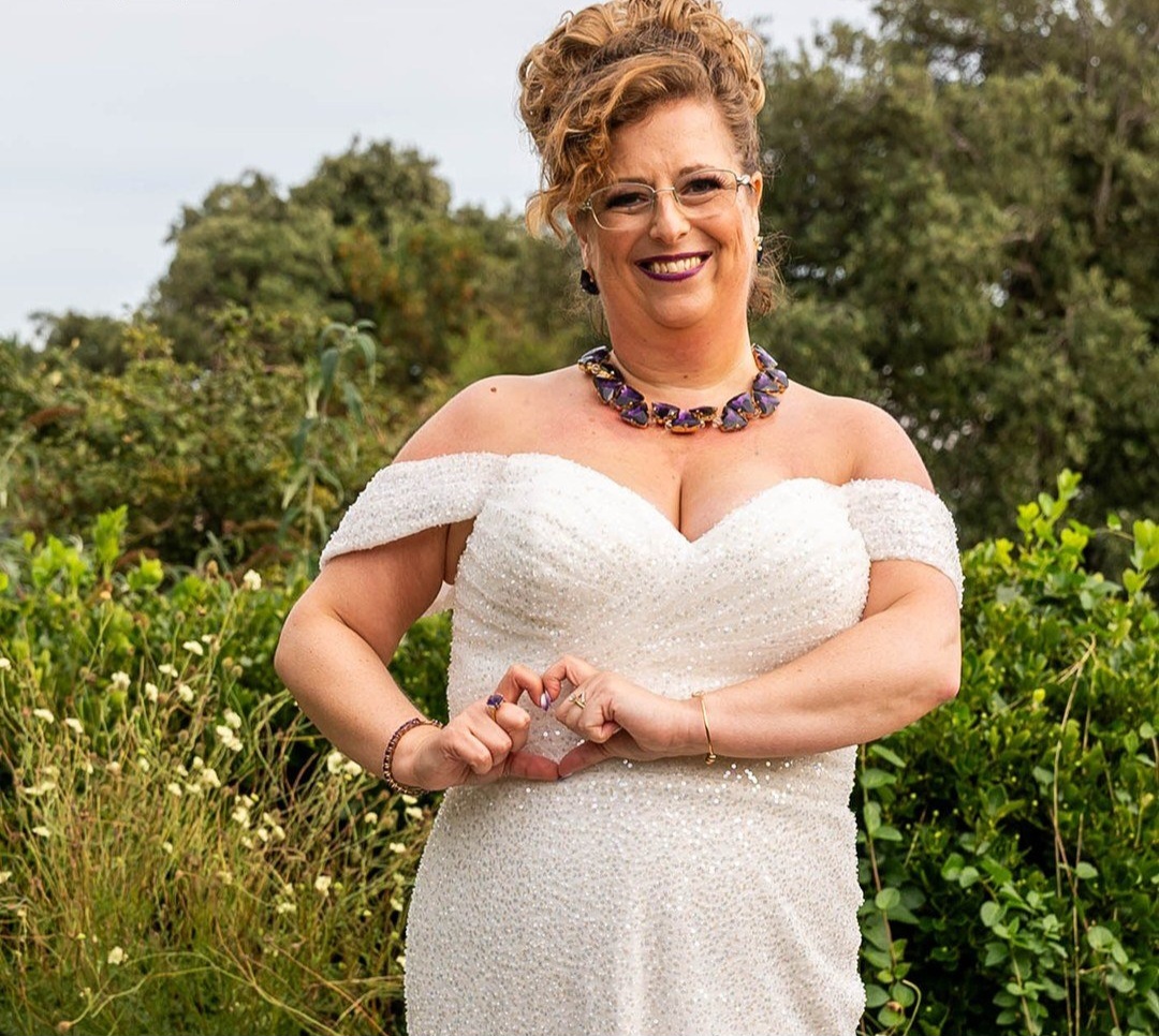 WOMAN WHO SPENT 20 YEARS SAVING FOR DREAM WEDDING WEDS HERSELF AFTER NOT MEETING THE RIGHT PARTNER
